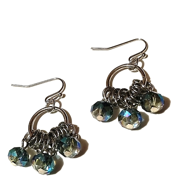 VINTAGE SILVER-TONE IRIDESCENT BLUE GREEN CRYSTAL DANGLE HOOK 1.3" EARRINGS - Picture 7 of 11